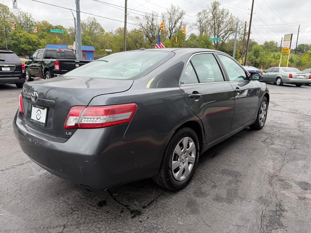 2011 Toyota Camry Image 7