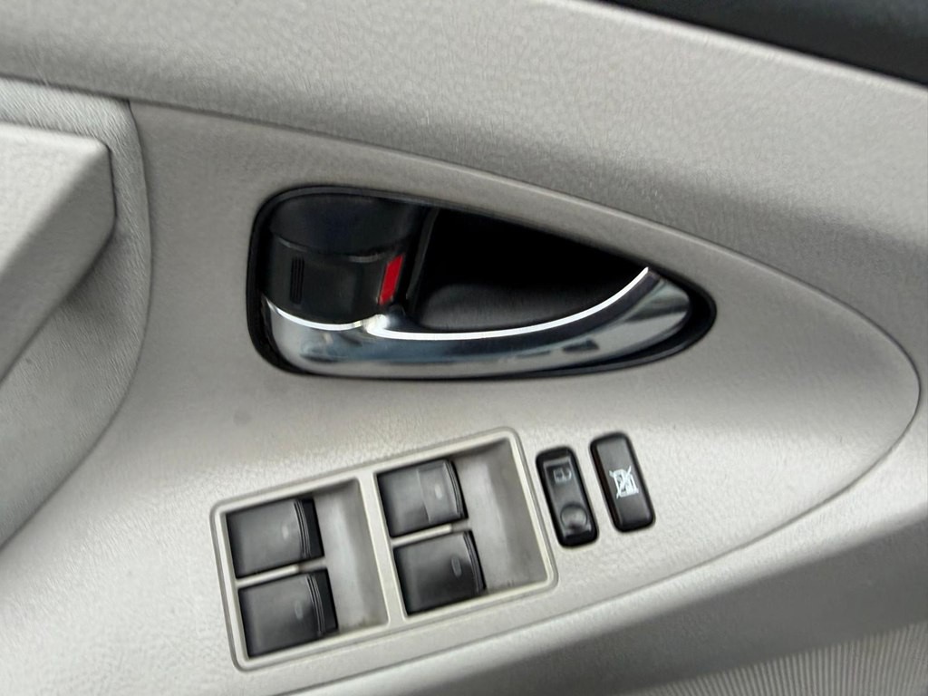 2011 Toyota Camry Image 8