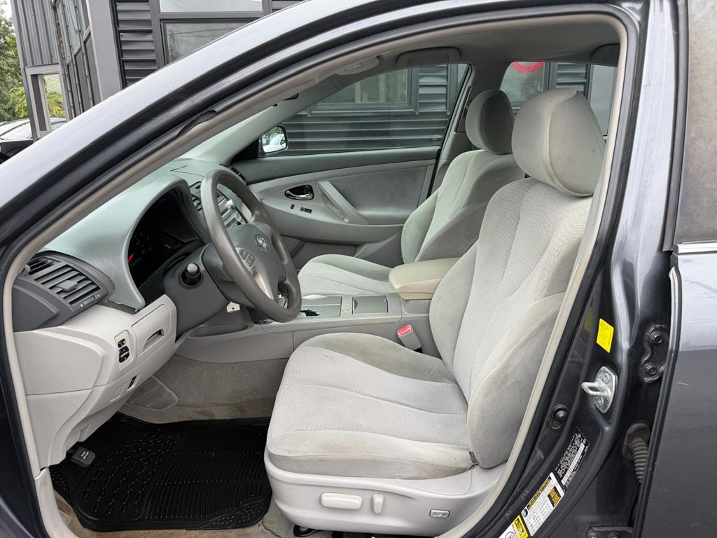 2011 Toyota Camry Image 9