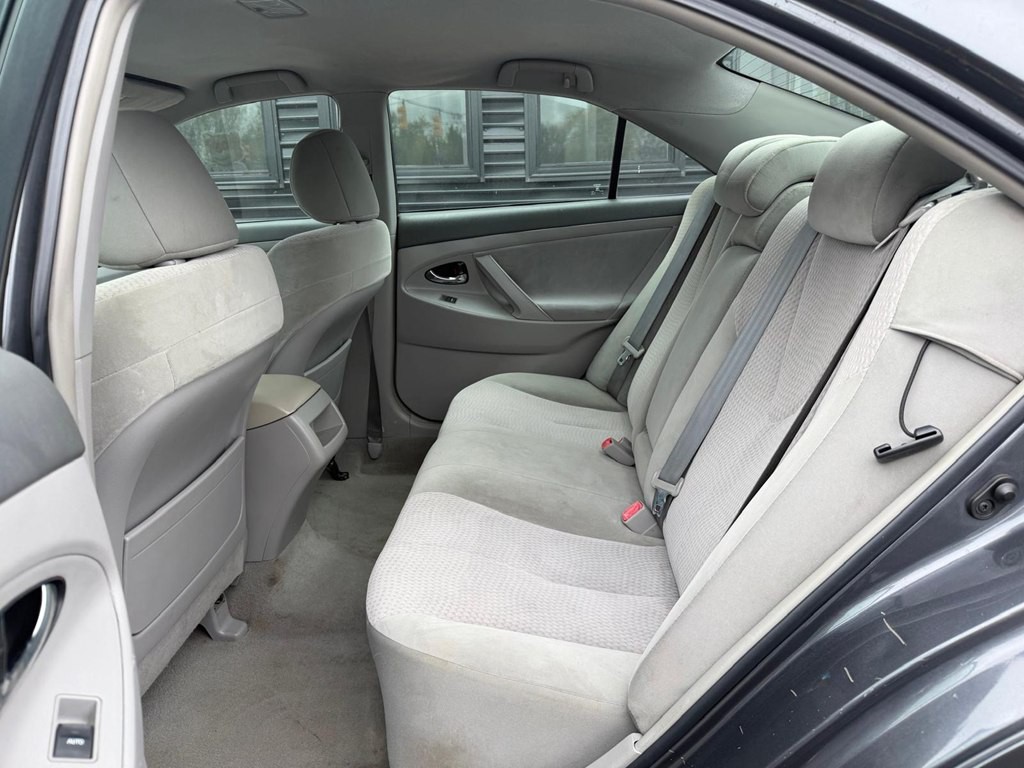 2011 Toyota Camry Image 11