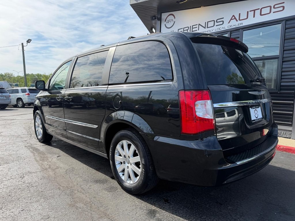 2015 Chrysler Town & Country Image 5