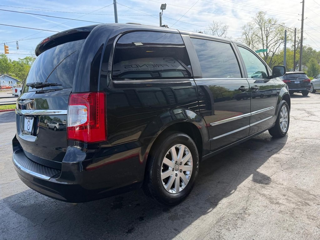 2015 Chrysler Town & Country Image 7