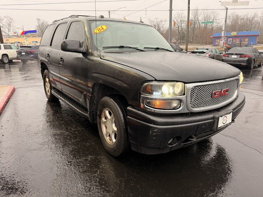 2004 GMC Yukon Image 2