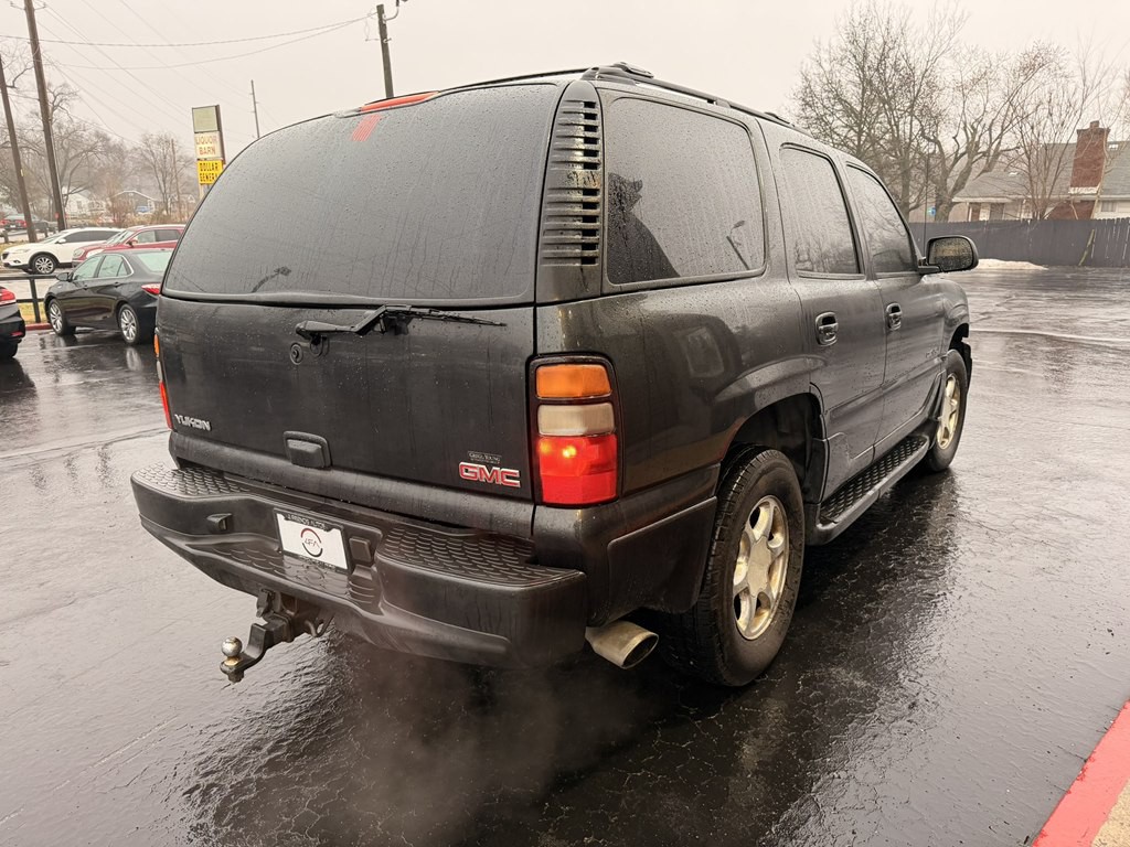 2004 GMC Yukon Image 3