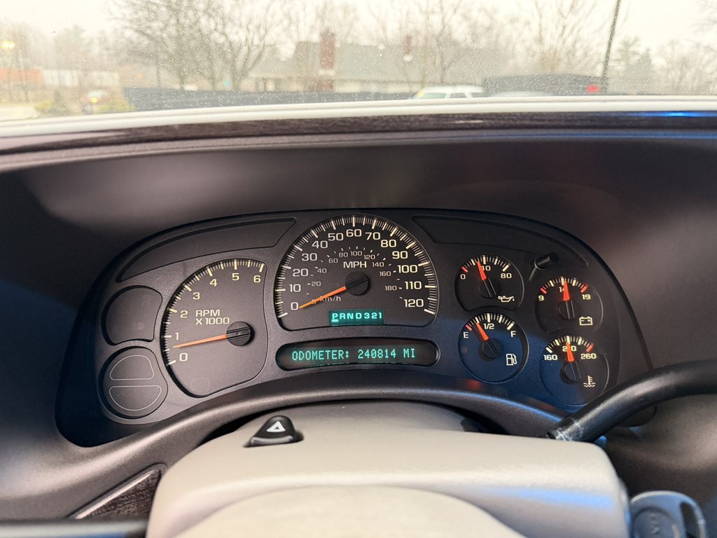 2004 GMC Yukon Image 9