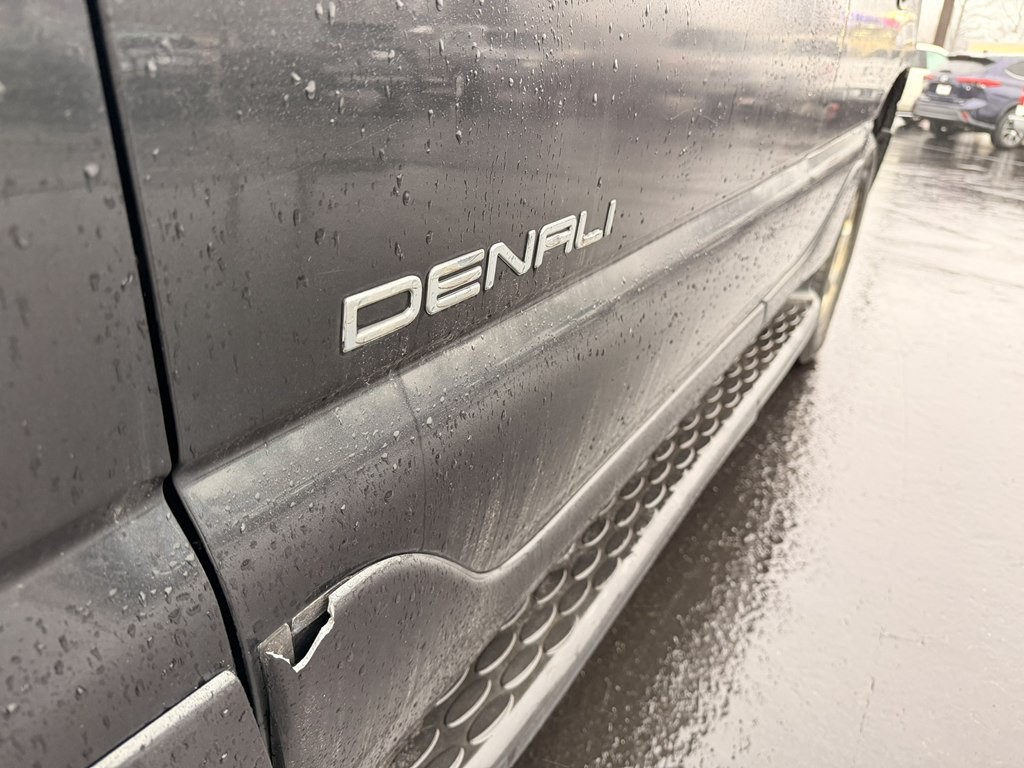 2004 GMC Yukon Image 17