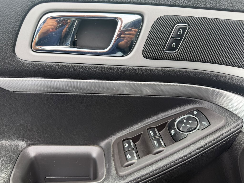 2013 Ford Explorer Image 8