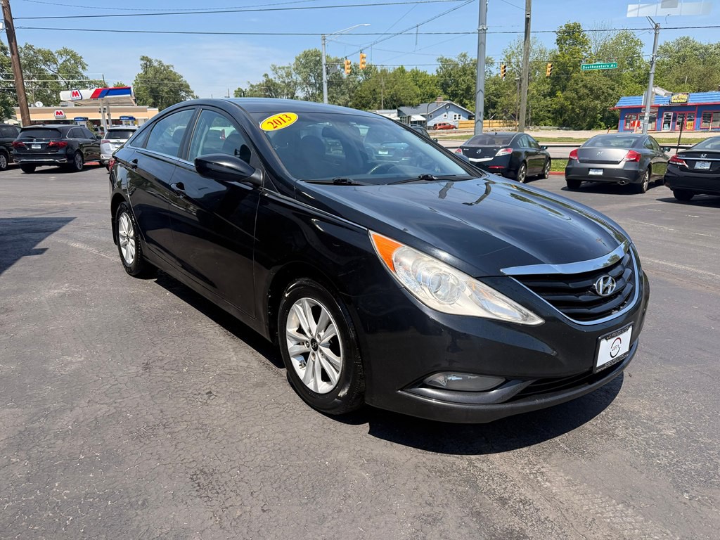 2013 Hyundai Sonata Image 2