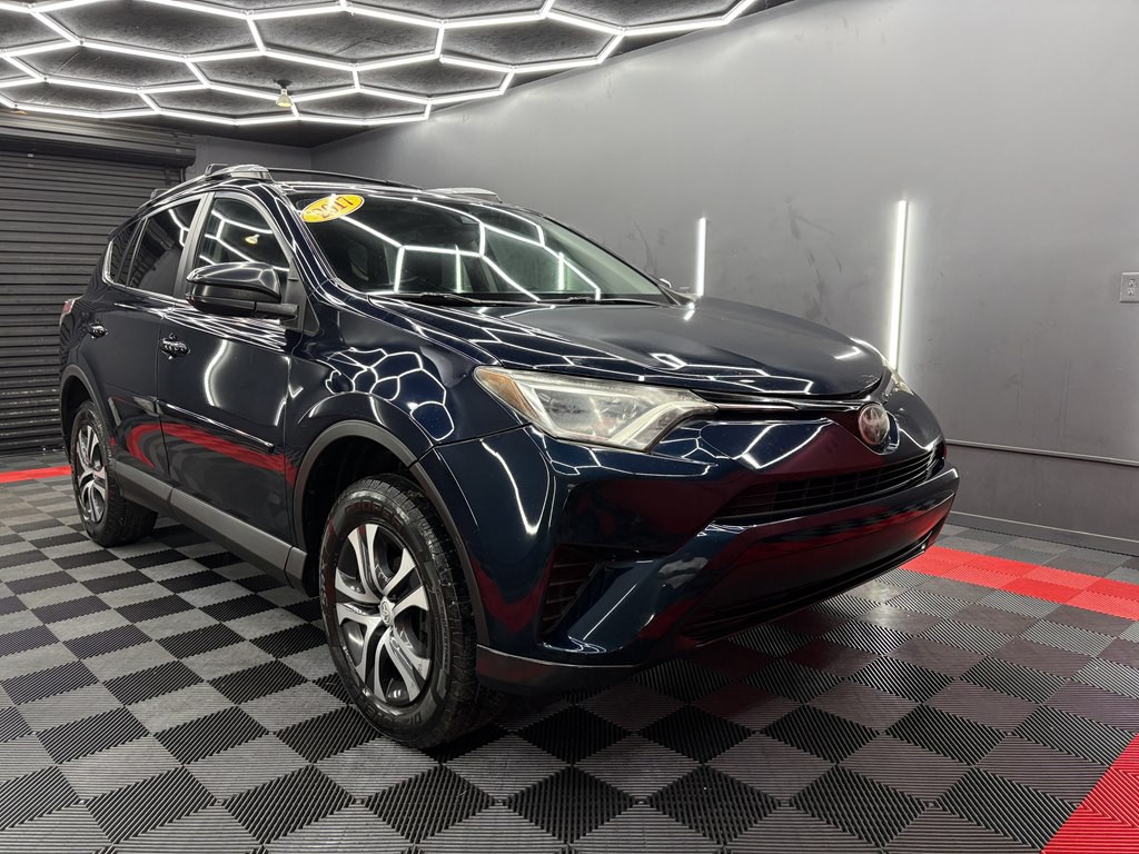 2017 Toyota Rav4 Image 2
