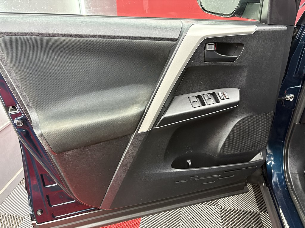 2017 Toyota Rav4 Image 6