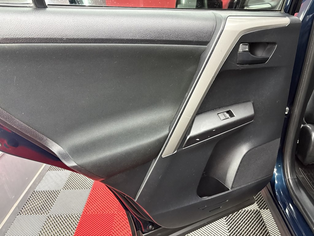 2017 Toyota Rav4 Image 9