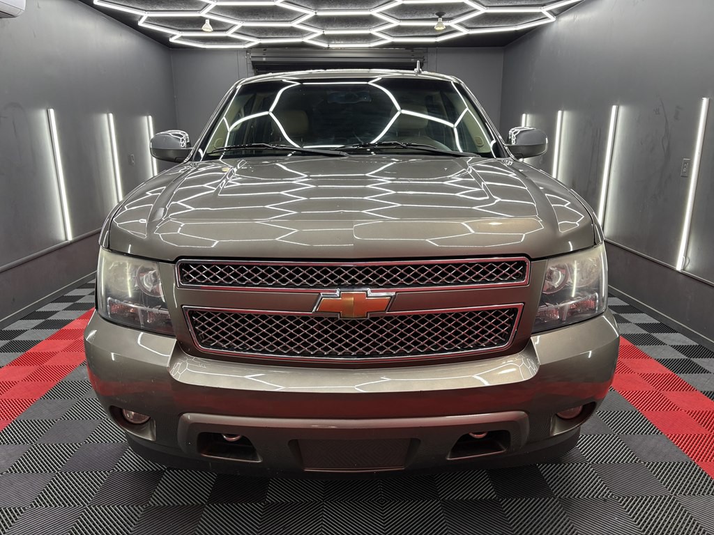 2011 Chevrolet Tahoe Image 2