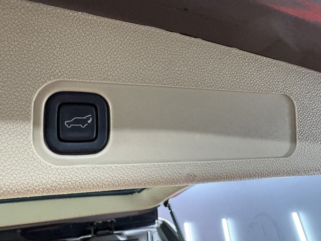 2011 Chevrolet Tahoe Image 28