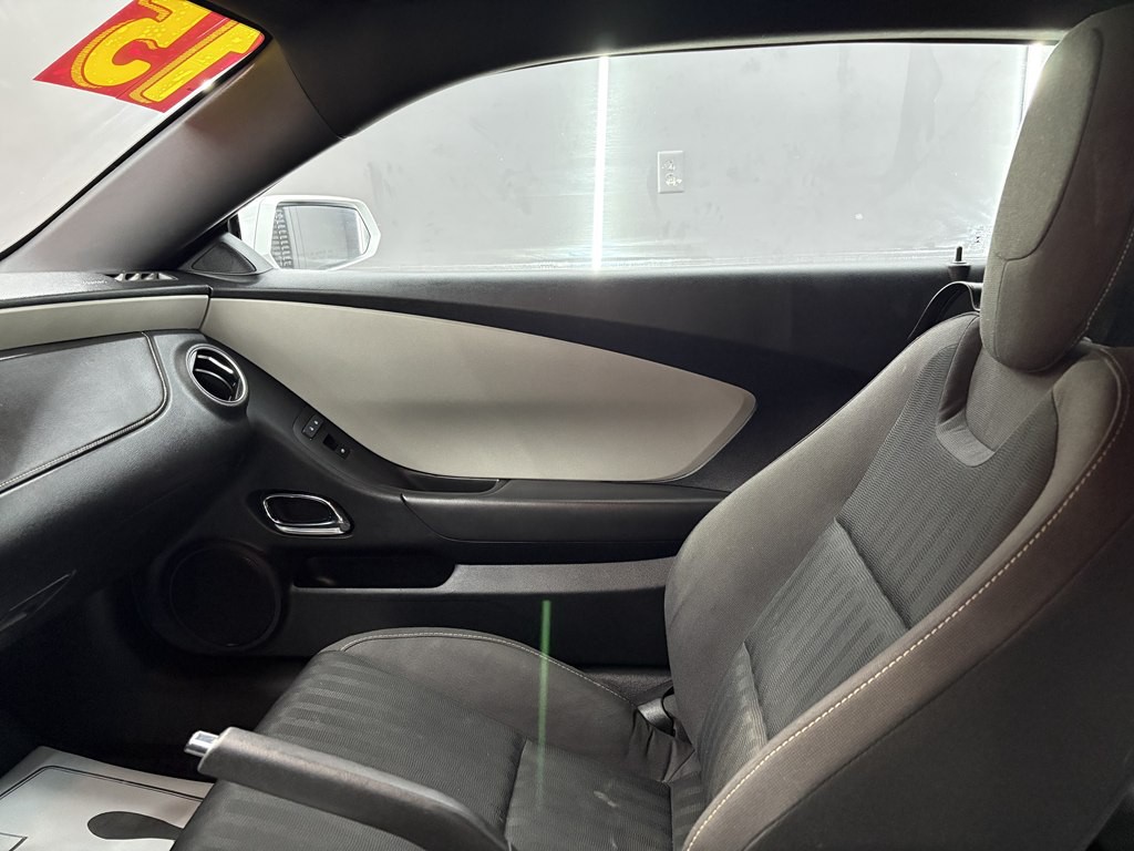 2015 Chevrolet Camaro Image 14