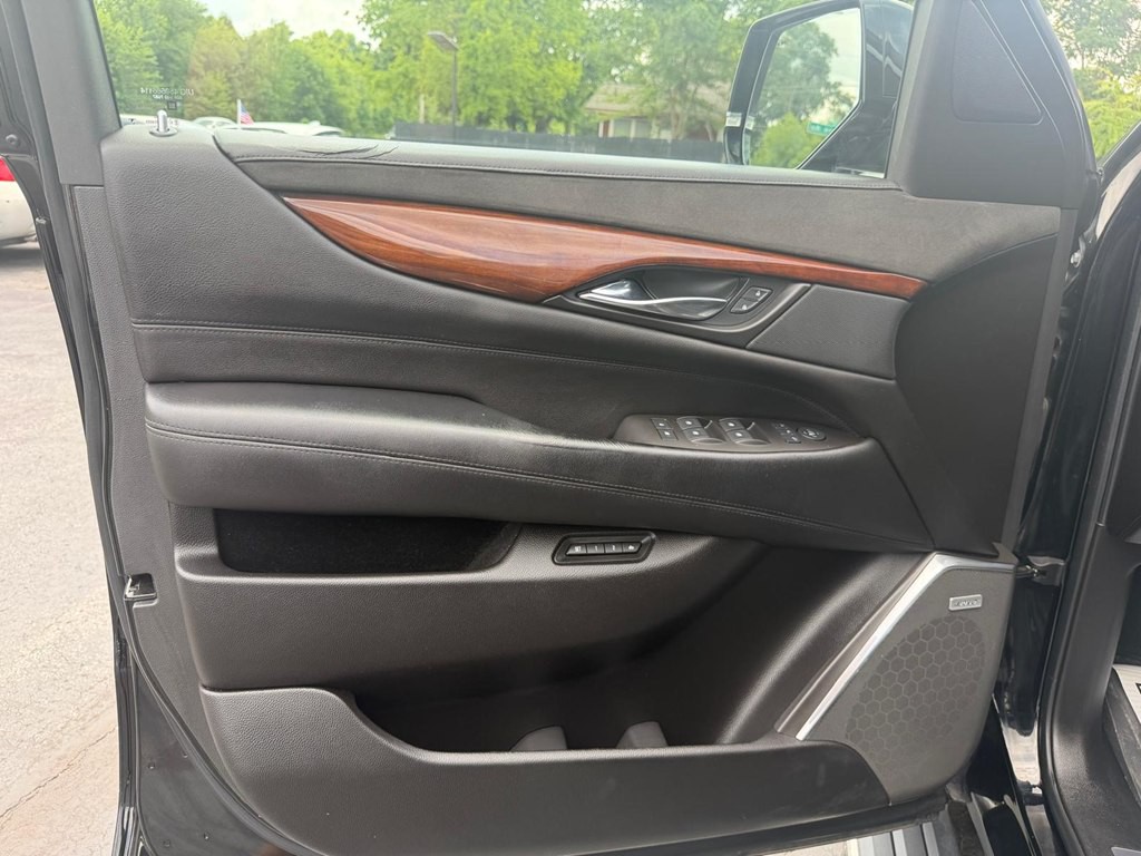 2016 Cadillac Escalade Image 7