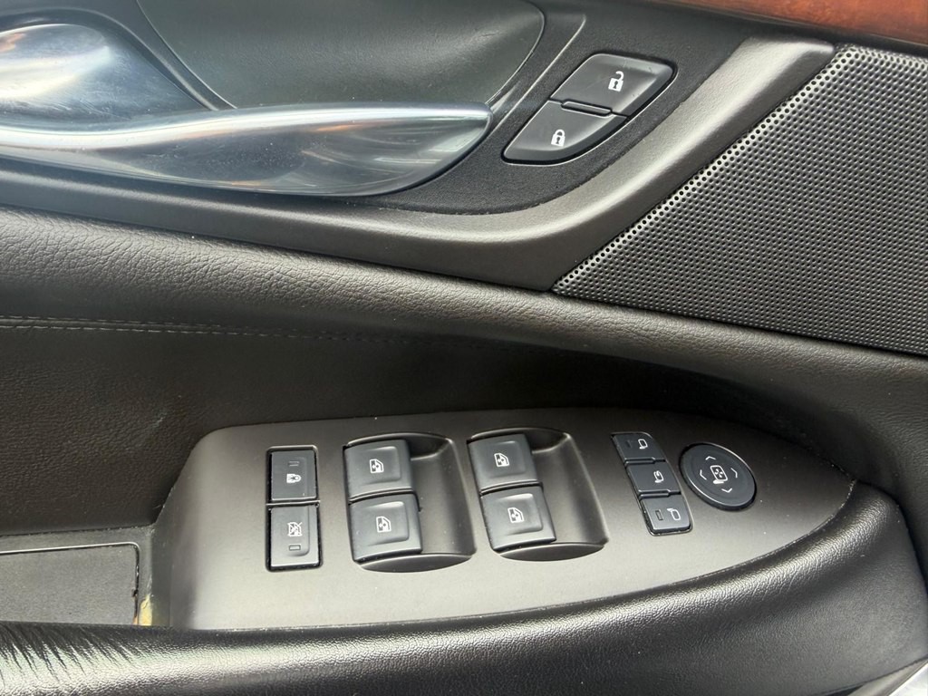 2016 Cadillac Escalade Image 8