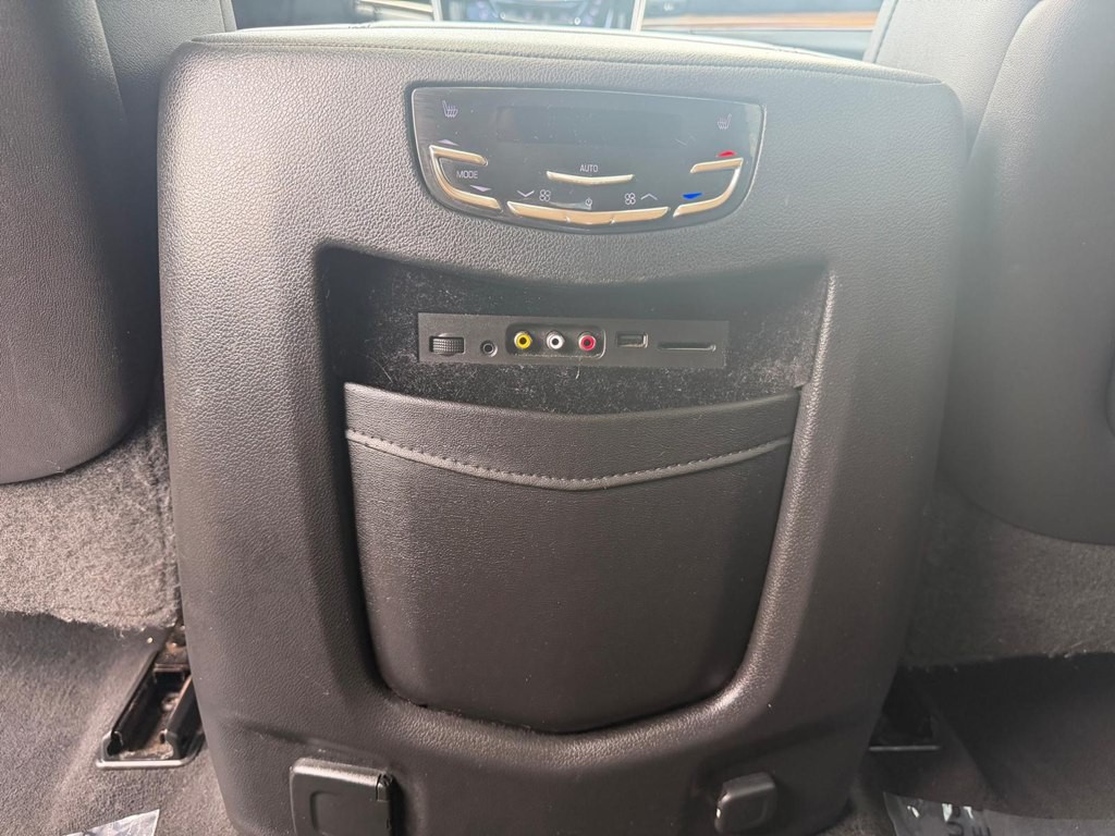 2016 Cadillac Escalade Image 16