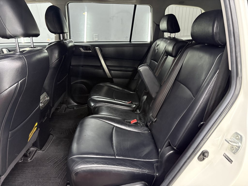 2013 Toyota Highlander Image 10