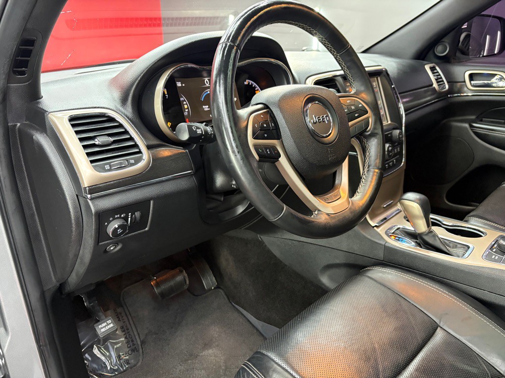 2017 Jeep Grand Cherokee Image 16