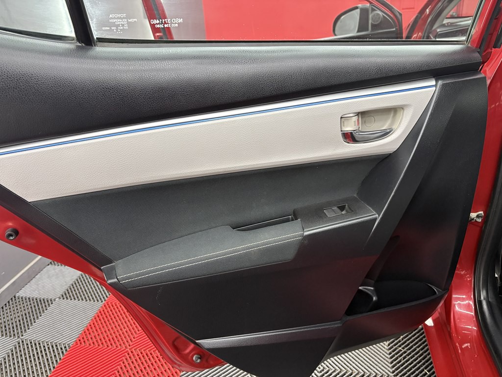 2015 Toyota Corolla Image 9