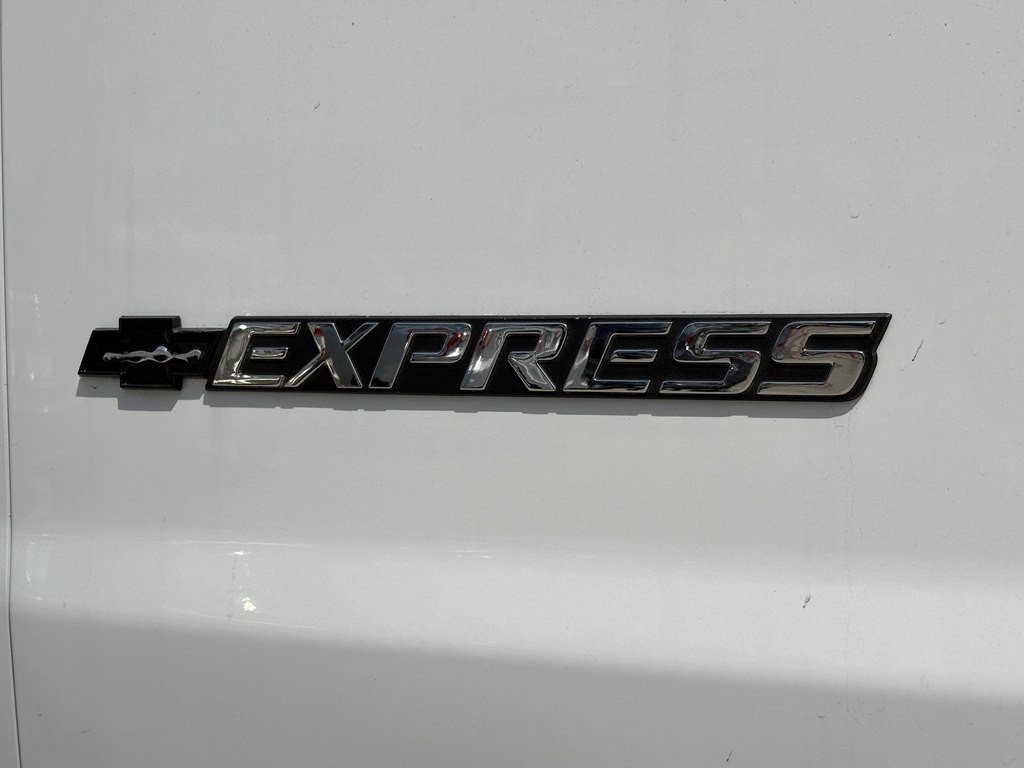 2020 Chevrolet Express Image 16