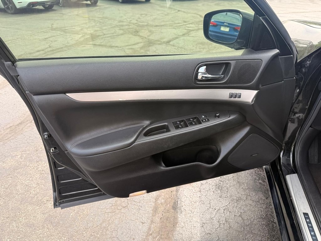 2013 INFINITI G37 Image 5