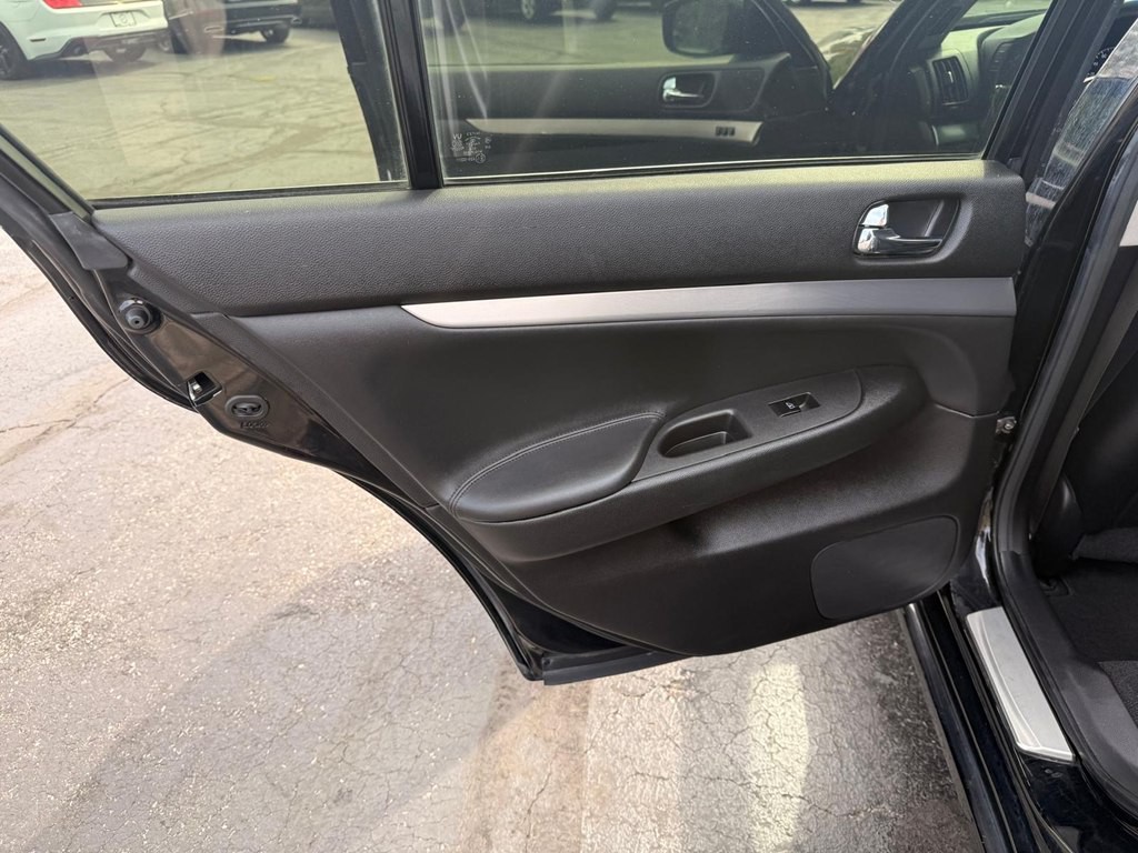 2013 INFINITI G37 Image 17