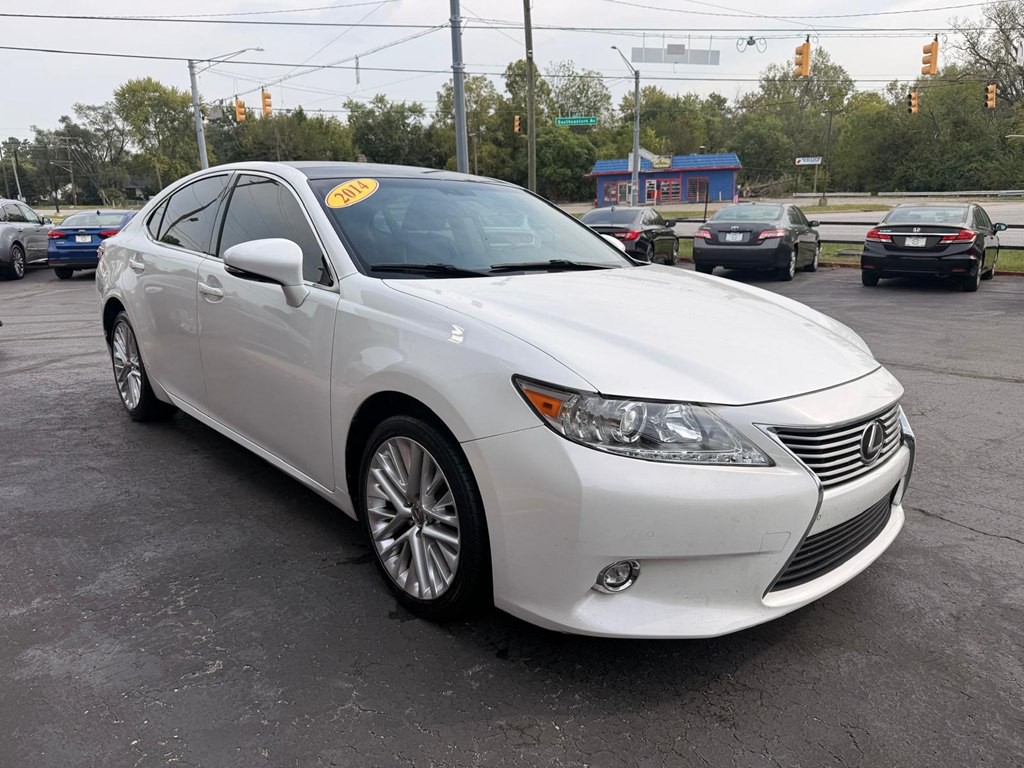 2014 Lexus ES Image 2
