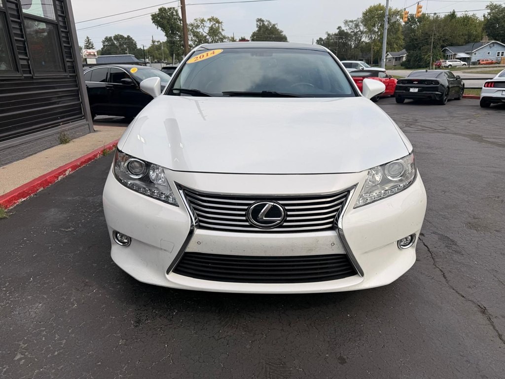2014 Lexus ES Image 3
