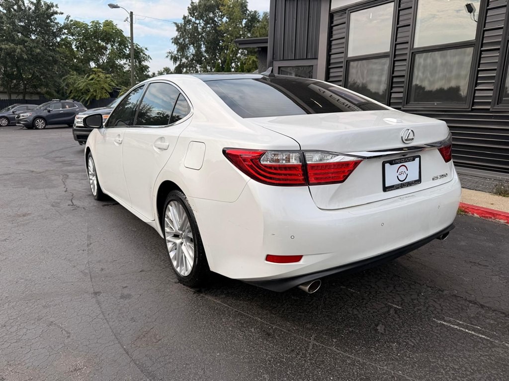 2014 Lexus ES Image 4