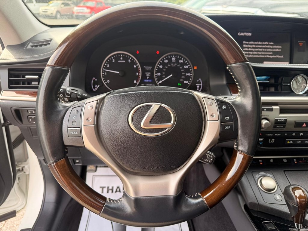 2014 Lexus ES Image 9