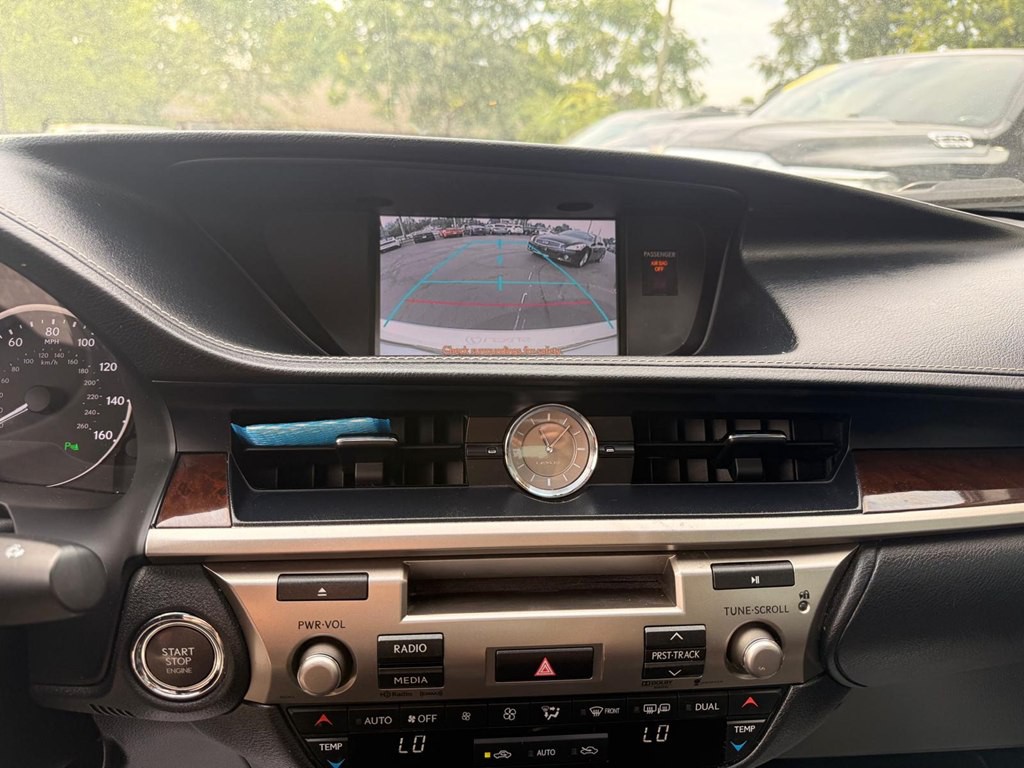 2014 Lexus ES Image 13