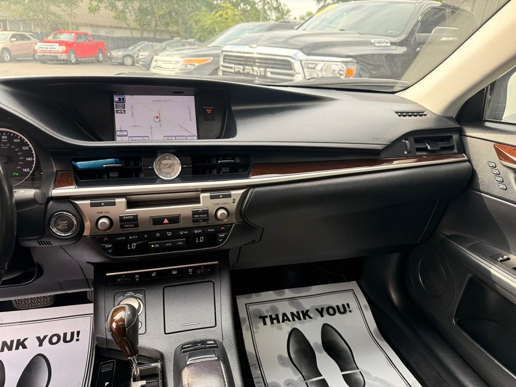 2014 Lexus ES Image 14