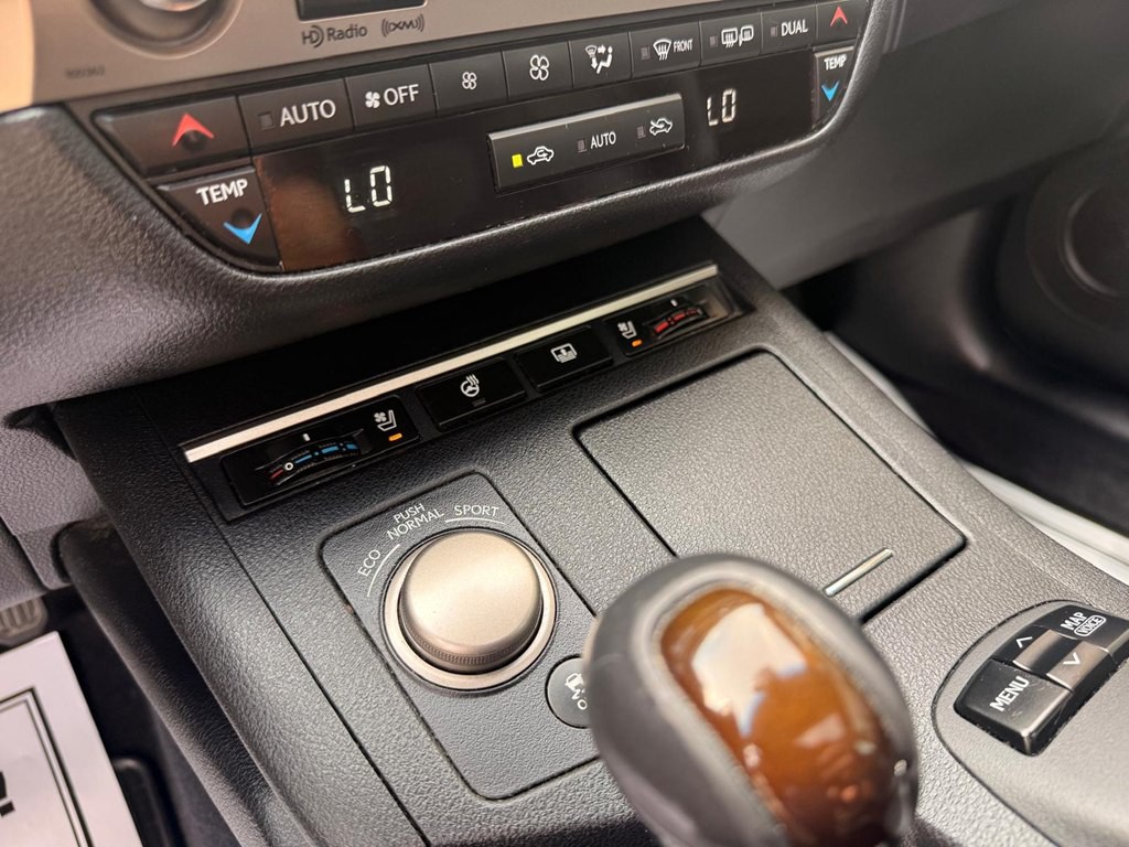 2014 Lexus ES Image 15