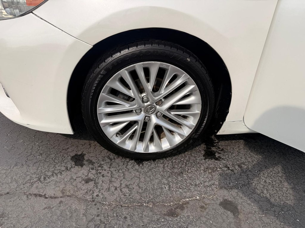2014 Lexus ES Image 22