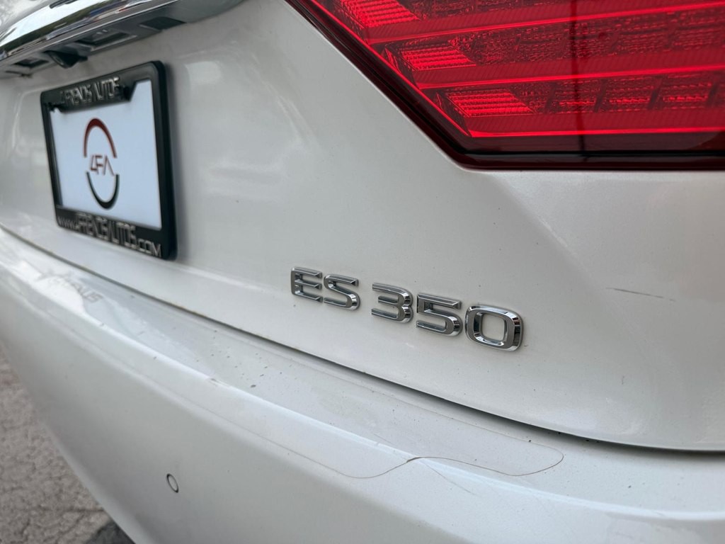 2014 Lexus ES Image 23