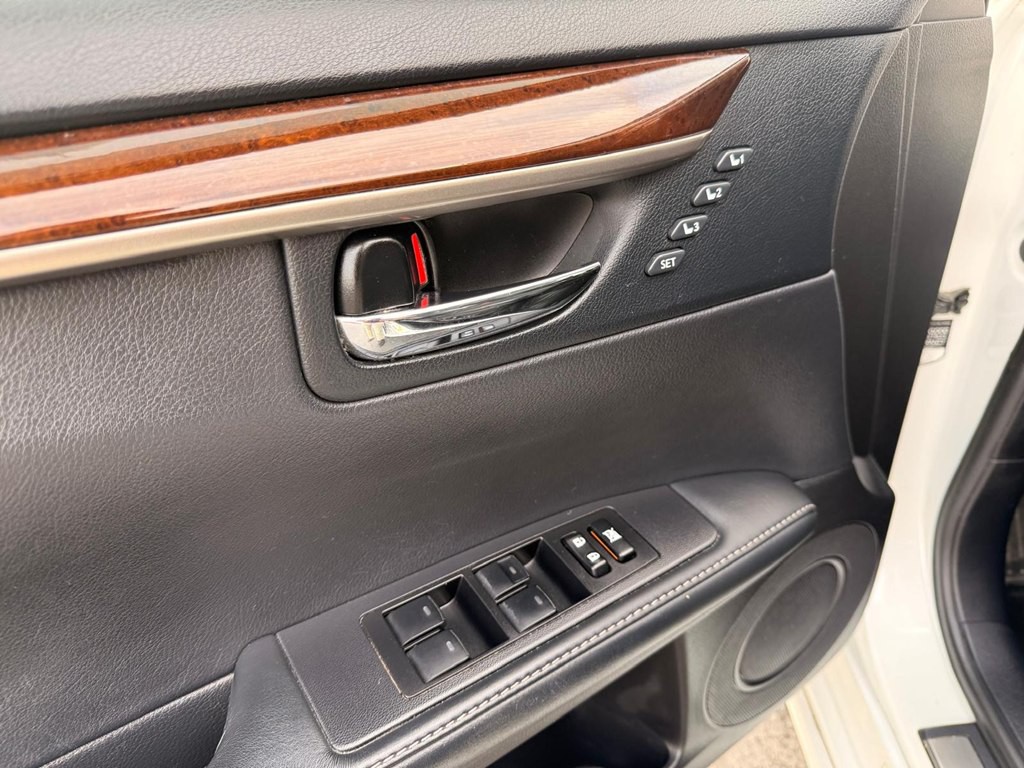2014 Lexus ES Image 27