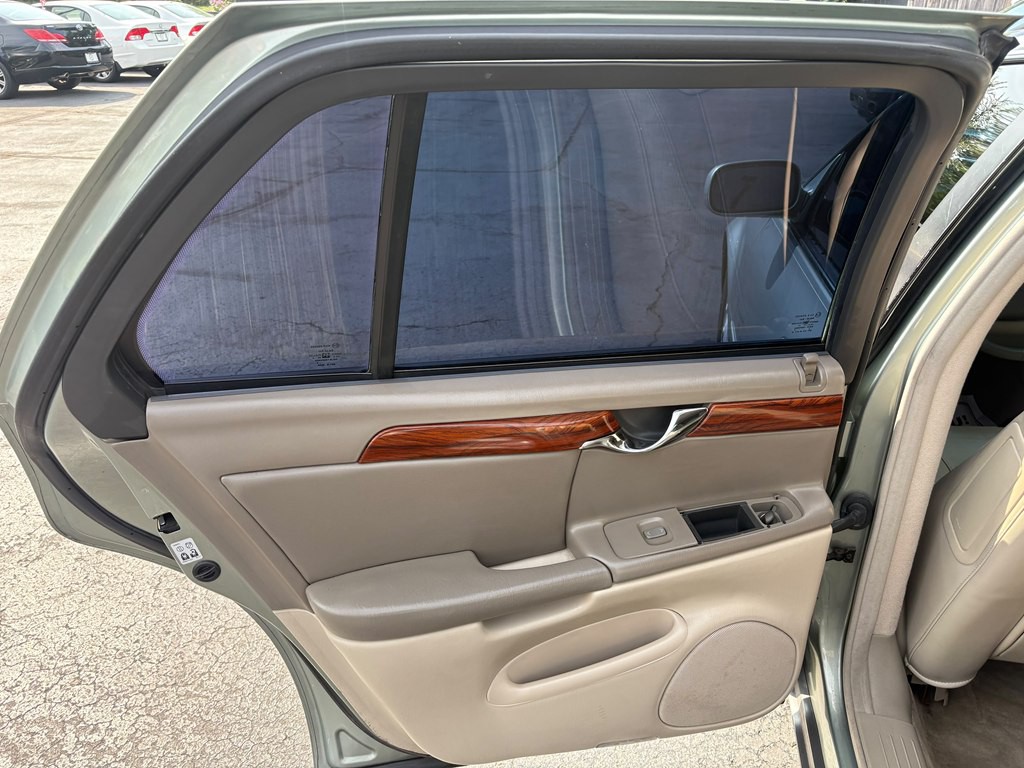 2005 Cadillac DeVille Image 8