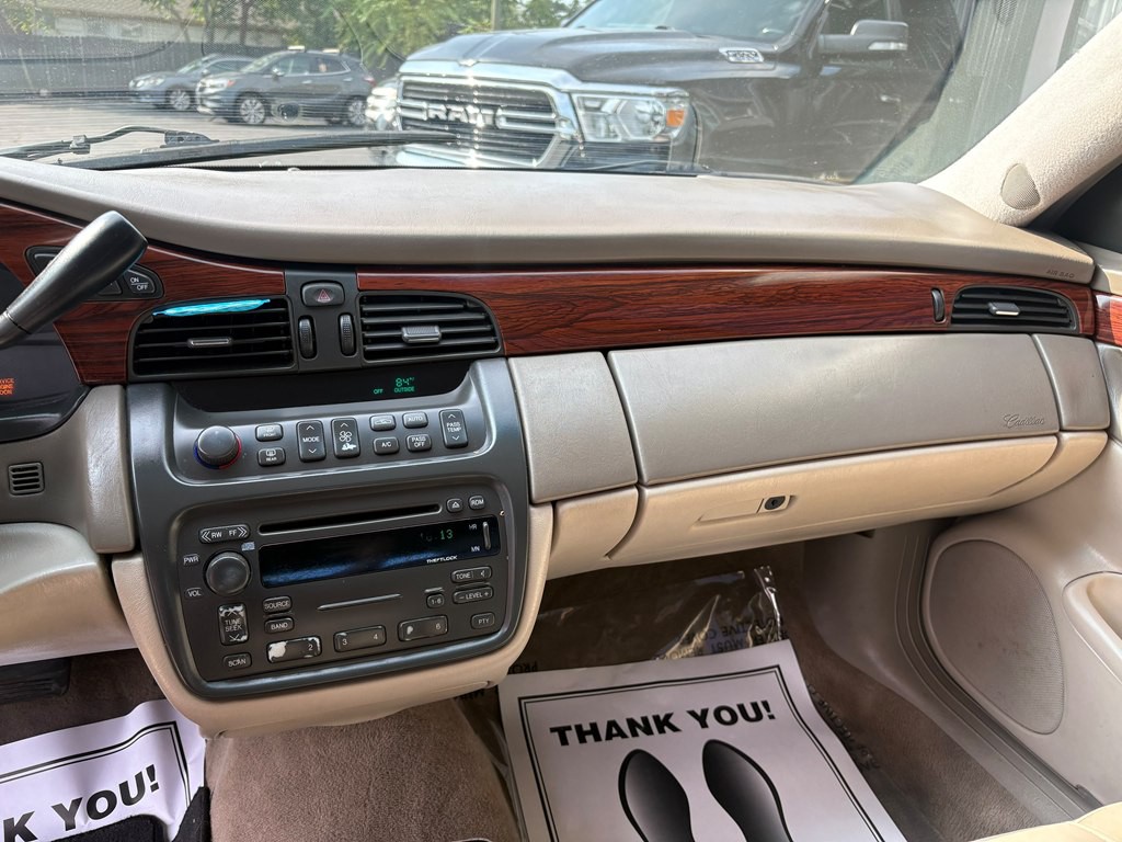 2005 Cadillac DeVille Image 12