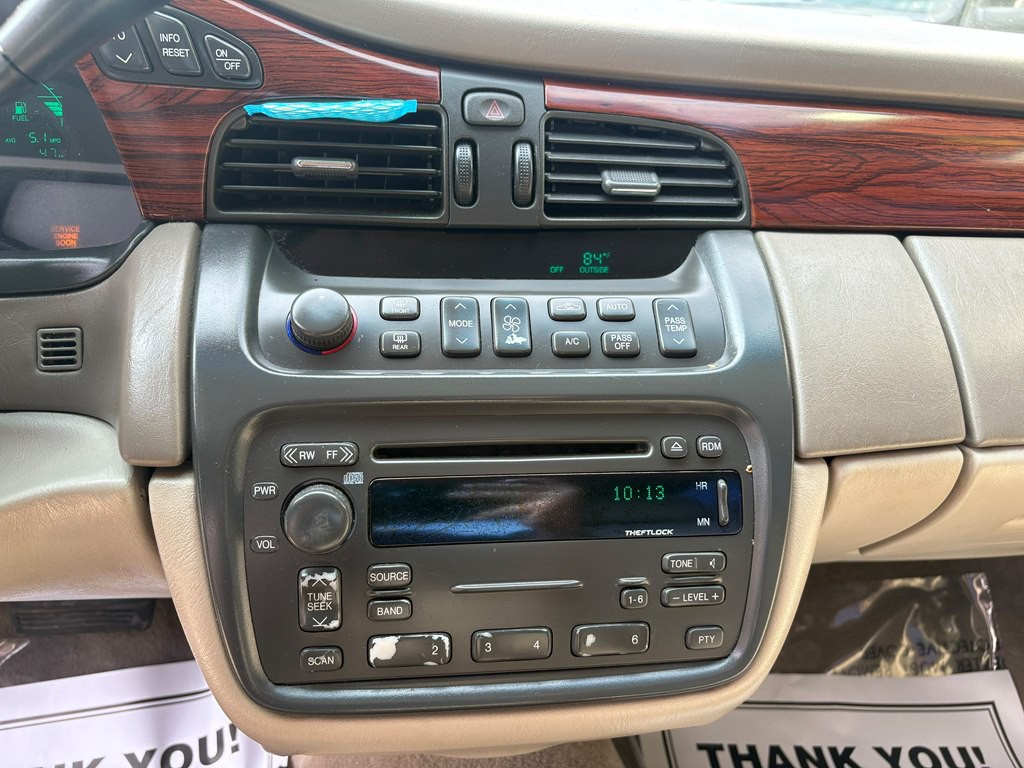 2005 Cadillac DeVille Image 13