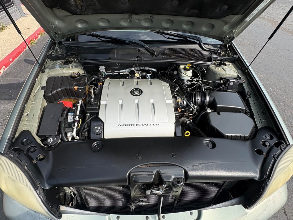 2005 Cadillac DeVille Image 16