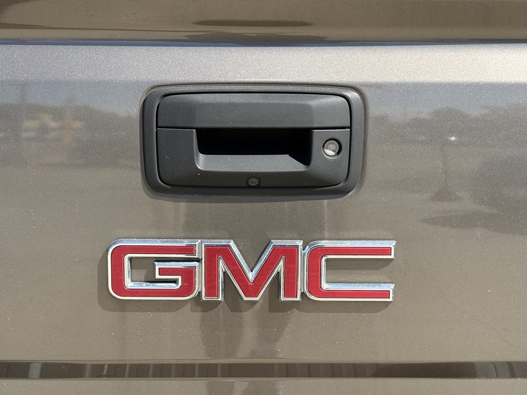 2015 GMC Sierra Image 28