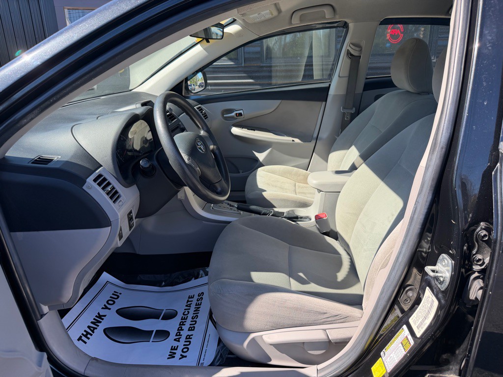 2013 Toyota Corolla Image 7