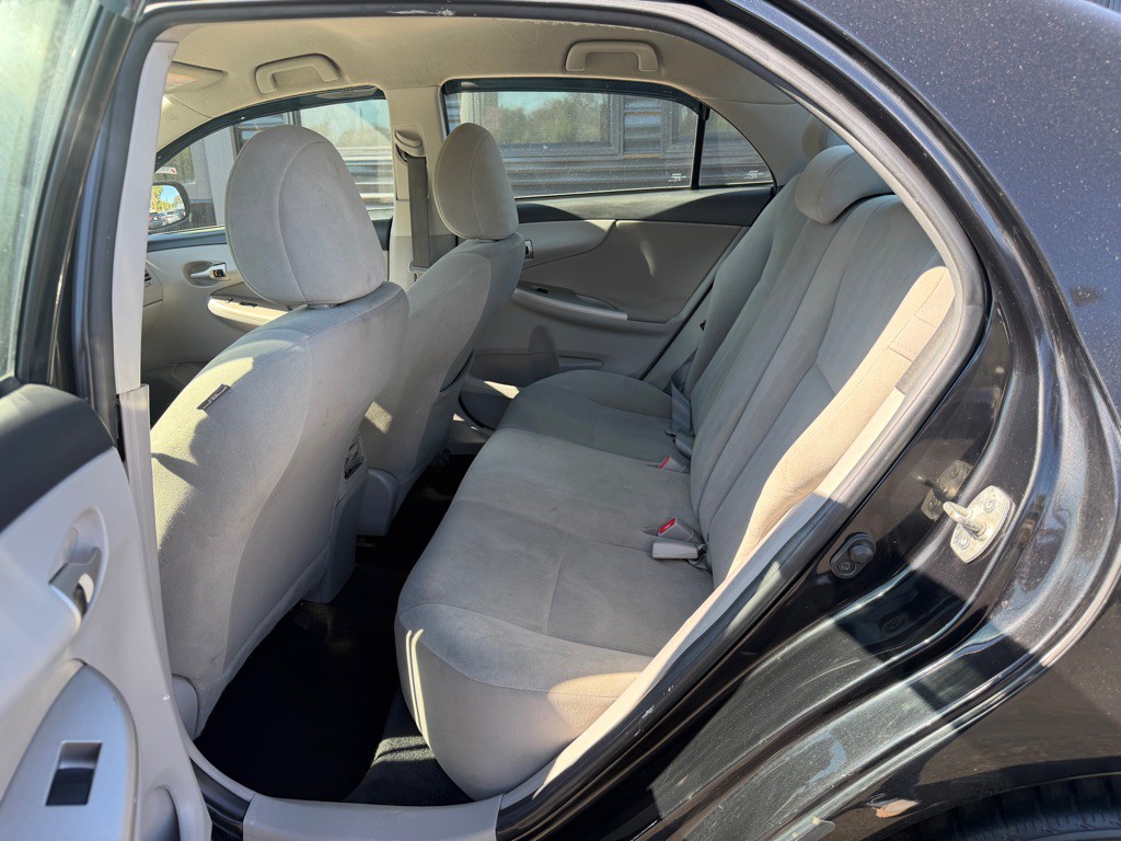 2013 Toyota Corolla Image 8