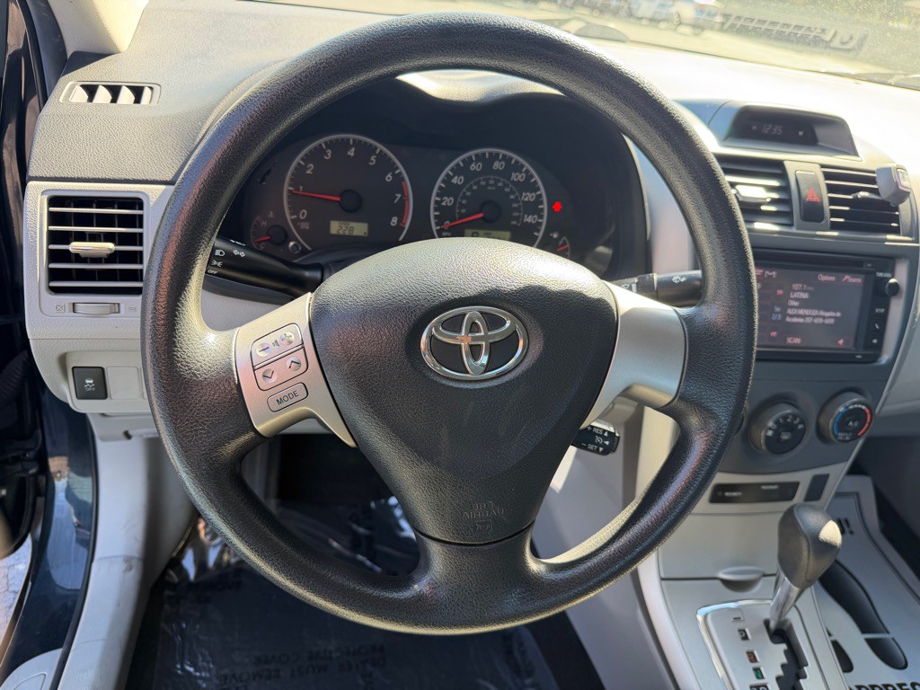 2013 Toyota Corolla Image 10