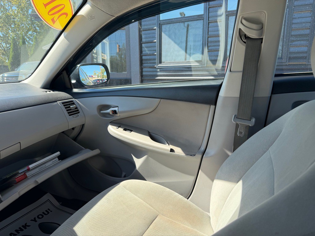 2013 Toyota Corolla Image 15