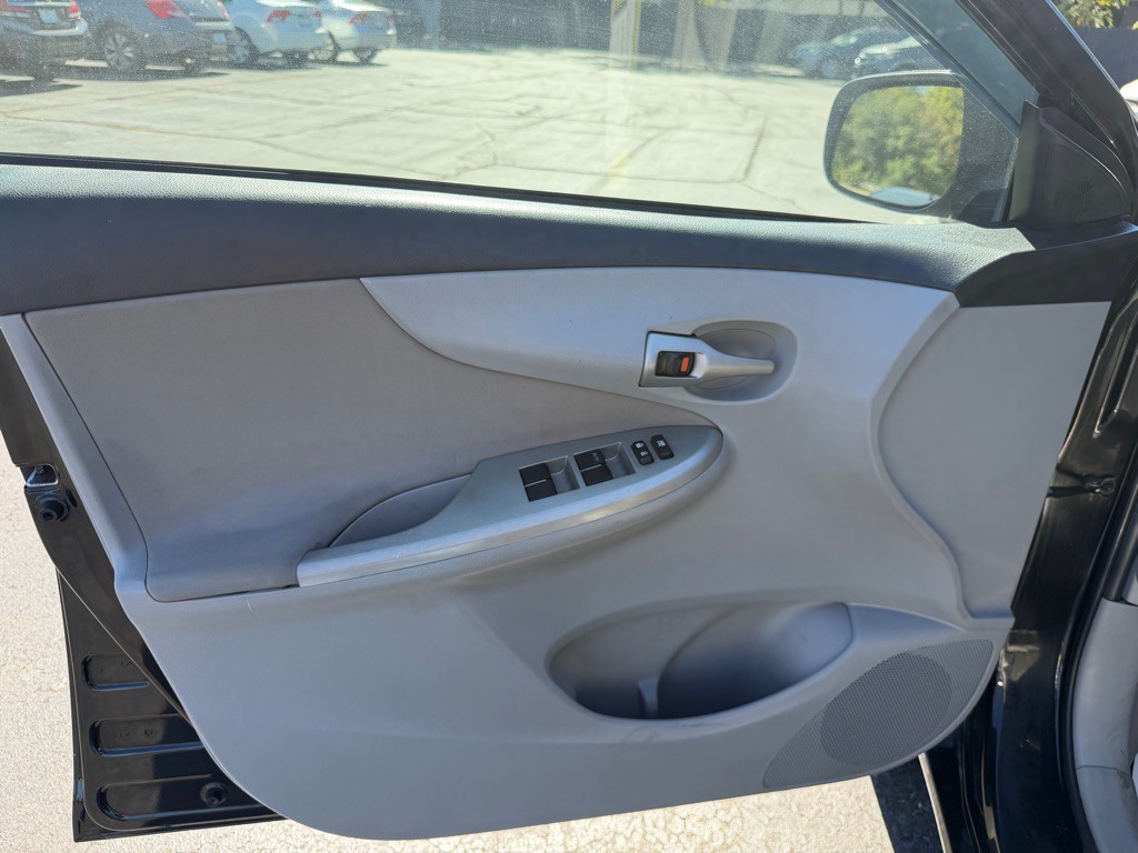 2013 Toyota Corolla Image 16
