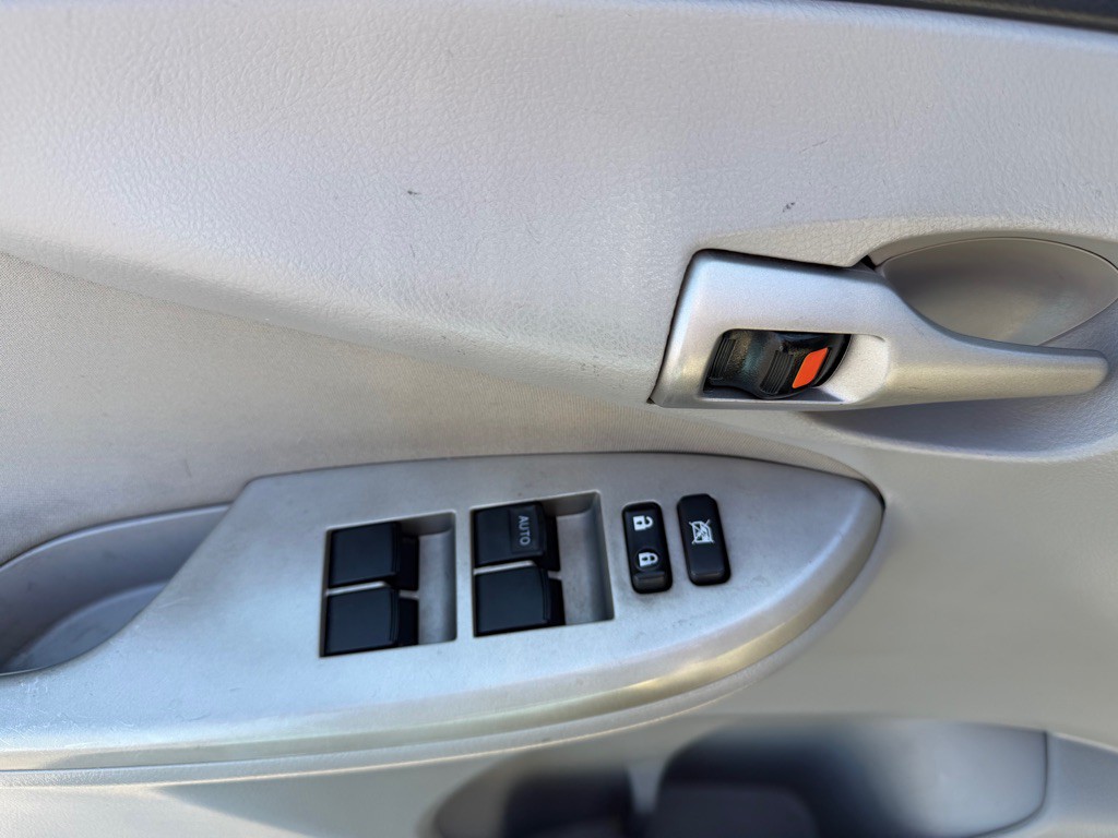 2013 Toyota Corolla Image 17