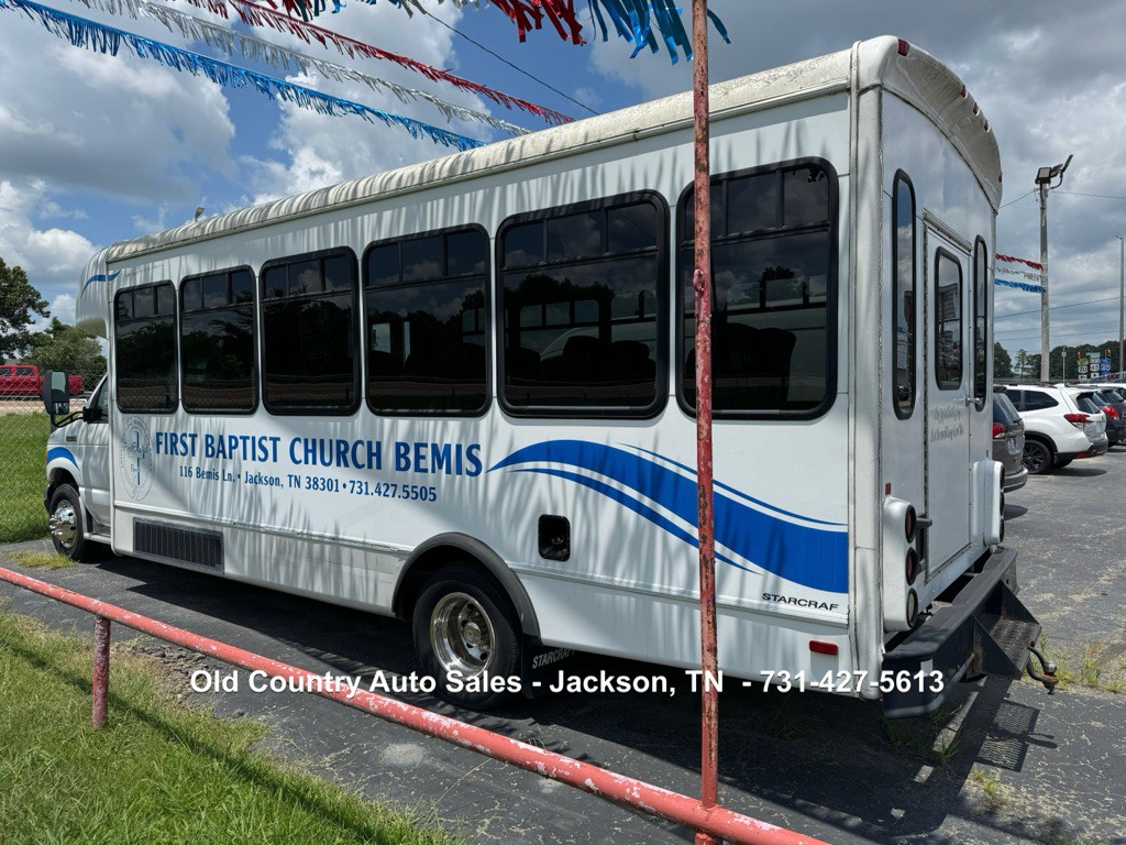 2006 Ford Econoline Image 2