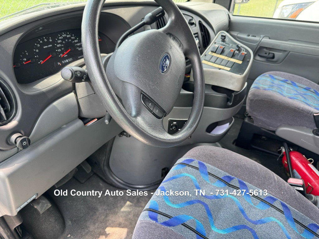 2006 Ford Econoline Image 12